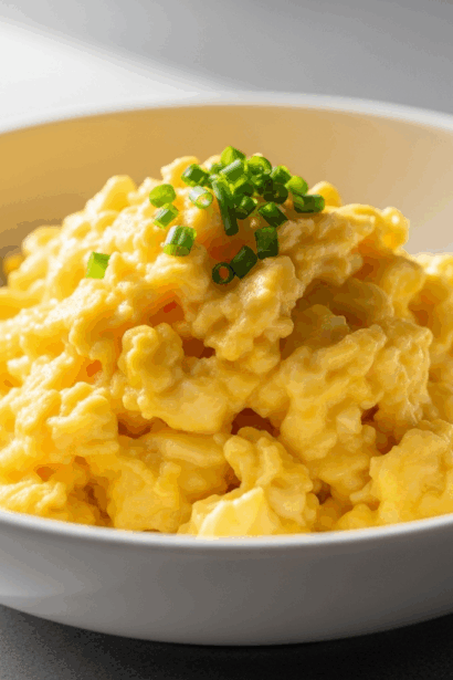 Fluffy scrambled eggs